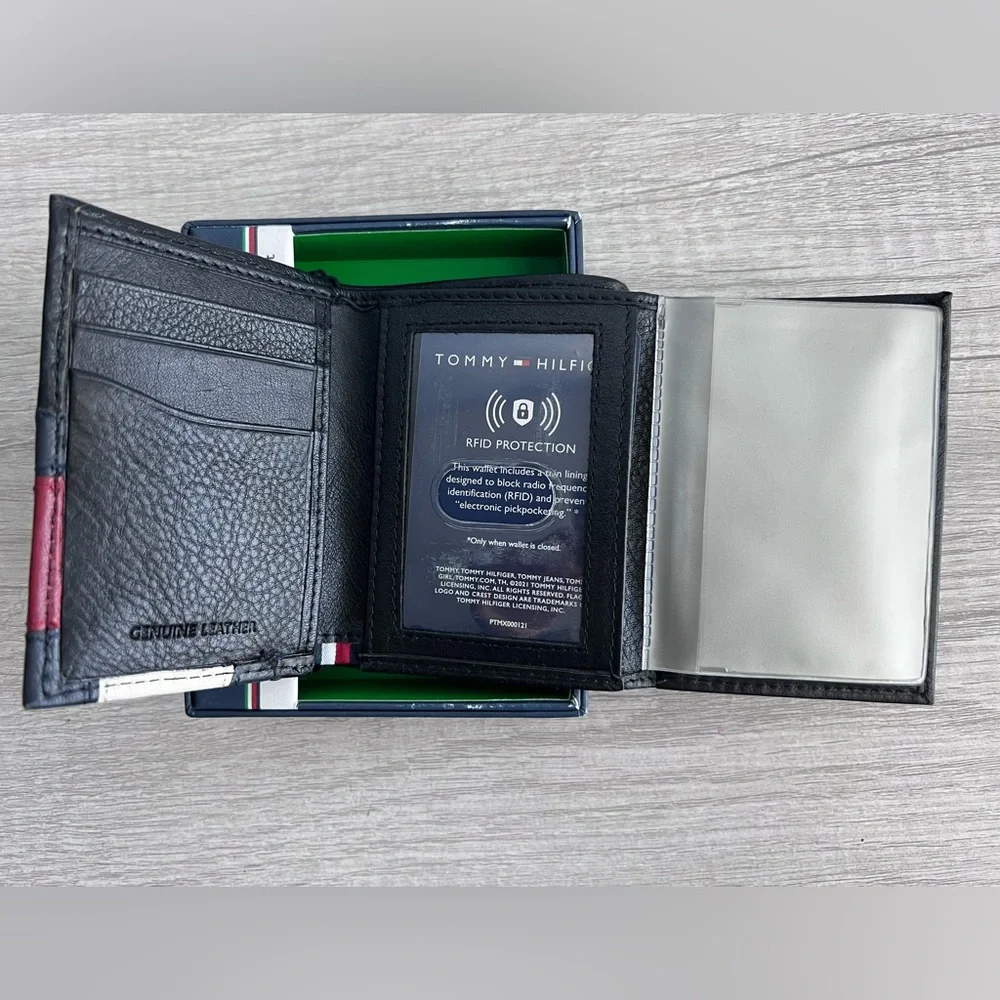Tommy Hilfiger Men's Orson II Angled Flag Trifold Leather Wallet